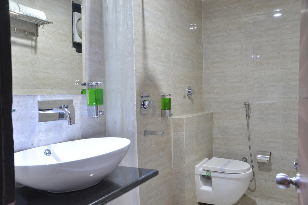 Geetika Galaxy Hotel Kanpur Exterior photo