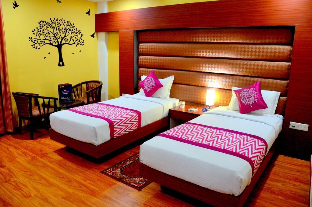 Geetika Galaxy Hotel Kanpur Exterior photo