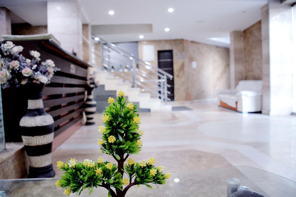 Geetika Galaxy Hotel Kanpur Exterior photo